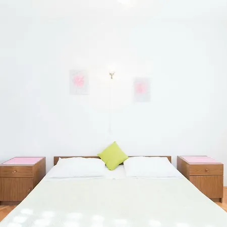 Apartment Maria-350m From Beach Supetar